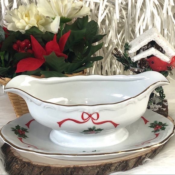 VINTAGE Christmas “Holiday Ribbons” Gravy Boat Twin Spouts WALBRZYCH  serving pi - Picture 10 of 11